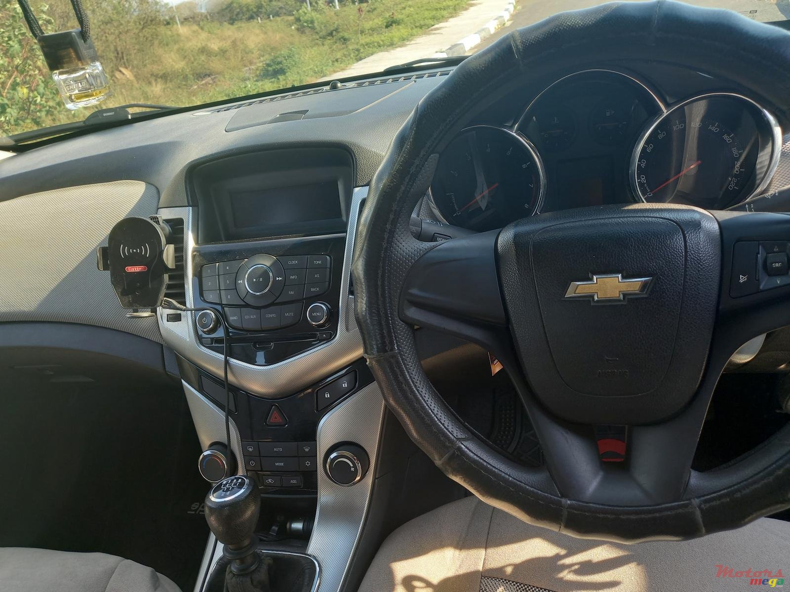 2011' Chevrolet Cruze photo #6