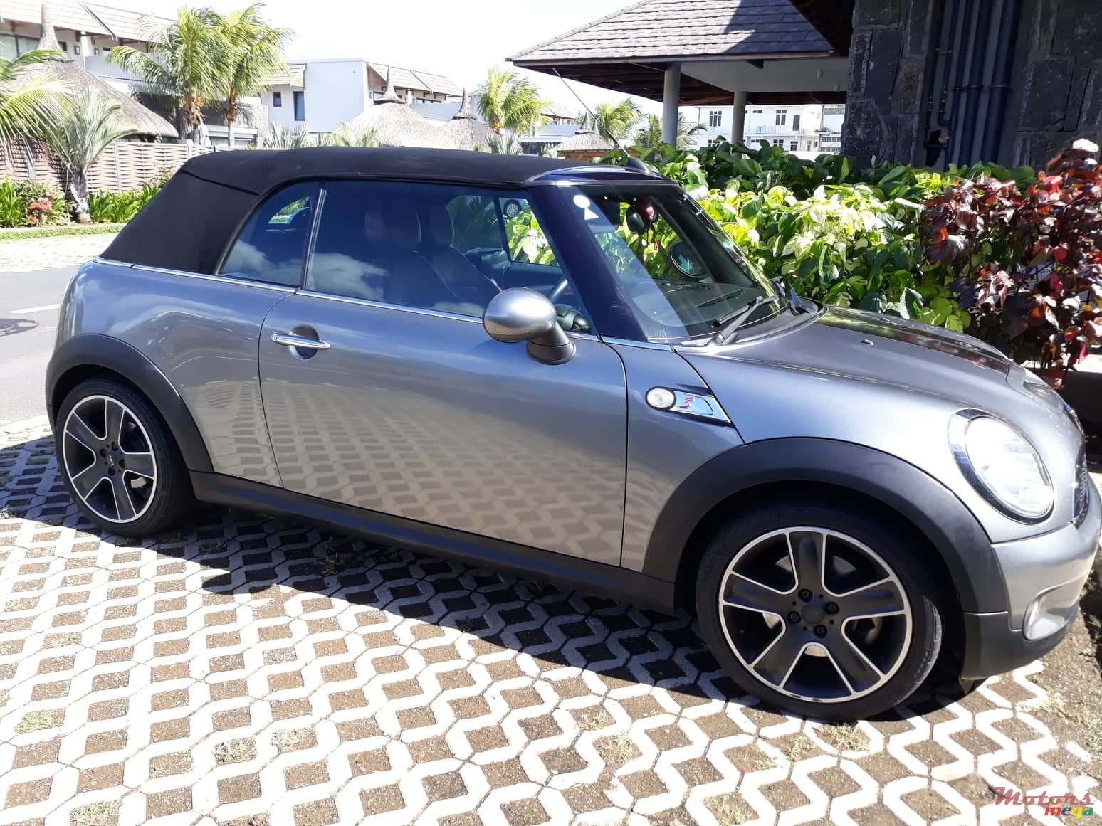 2009' MINI Cooper S covertible photo #1