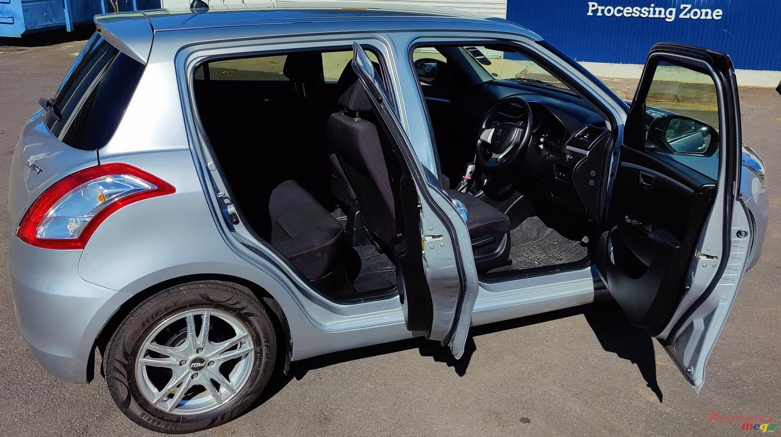 2013' Suzuki Swift photo #6