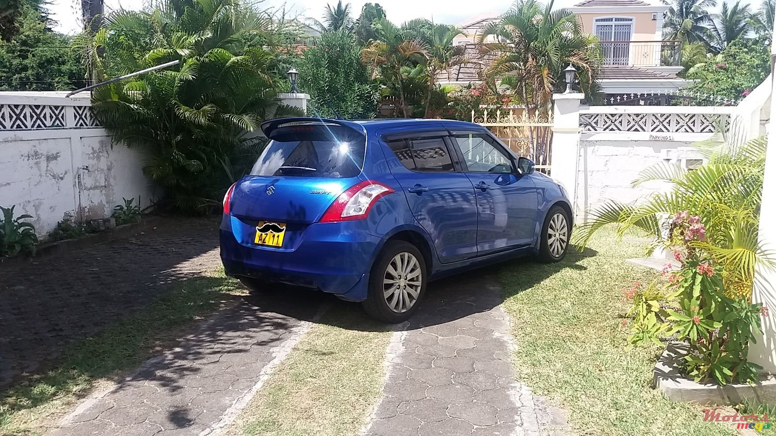 2011' Suzuki Swift photo #4