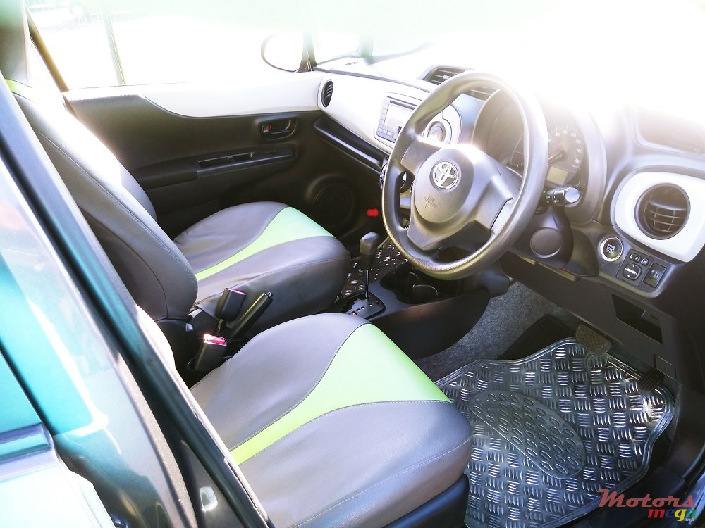 2011' Toyota Vitz 1.3 photo #5