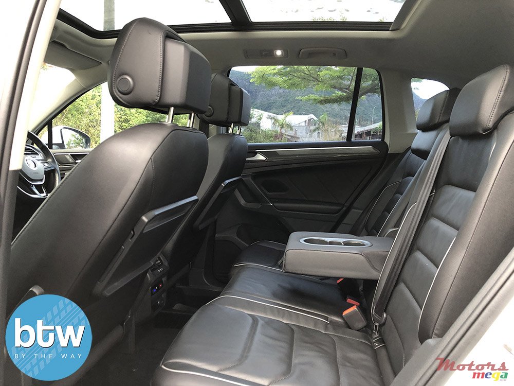 2017' Volkswagen Tiguan HIGHLINE photo #6