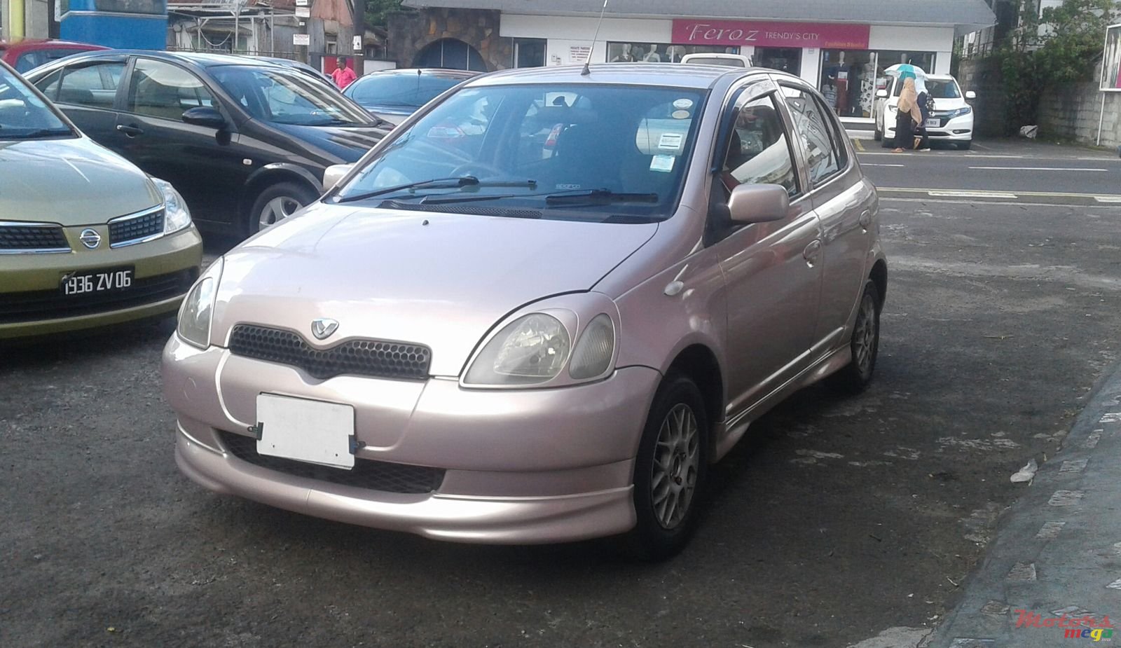 1999' Toyota Vitz photo #2