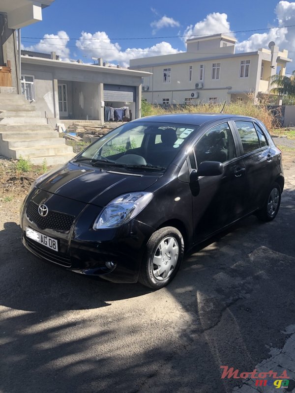 2008' Toyota Yaris photo #2