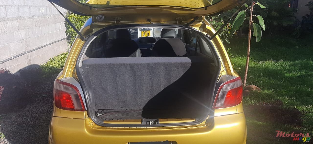 2001' Toyota Vitz photo #5