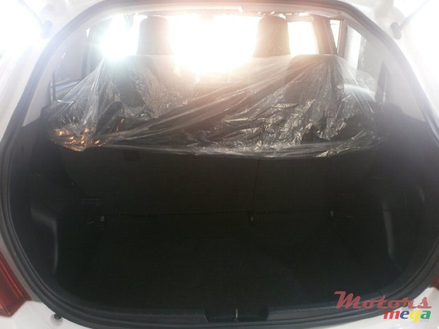 2016' Toyota Vitz photo #6