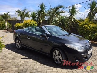 2012' Renault Megane CC Coupé Cabriolet photo #1