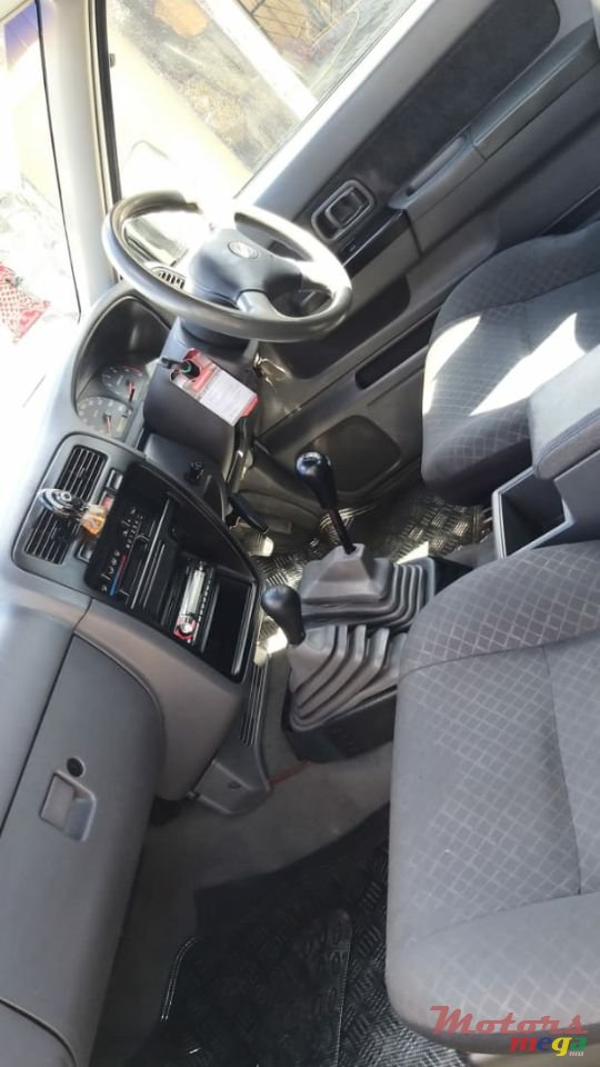 2001' Nissan Hardbody photo #4