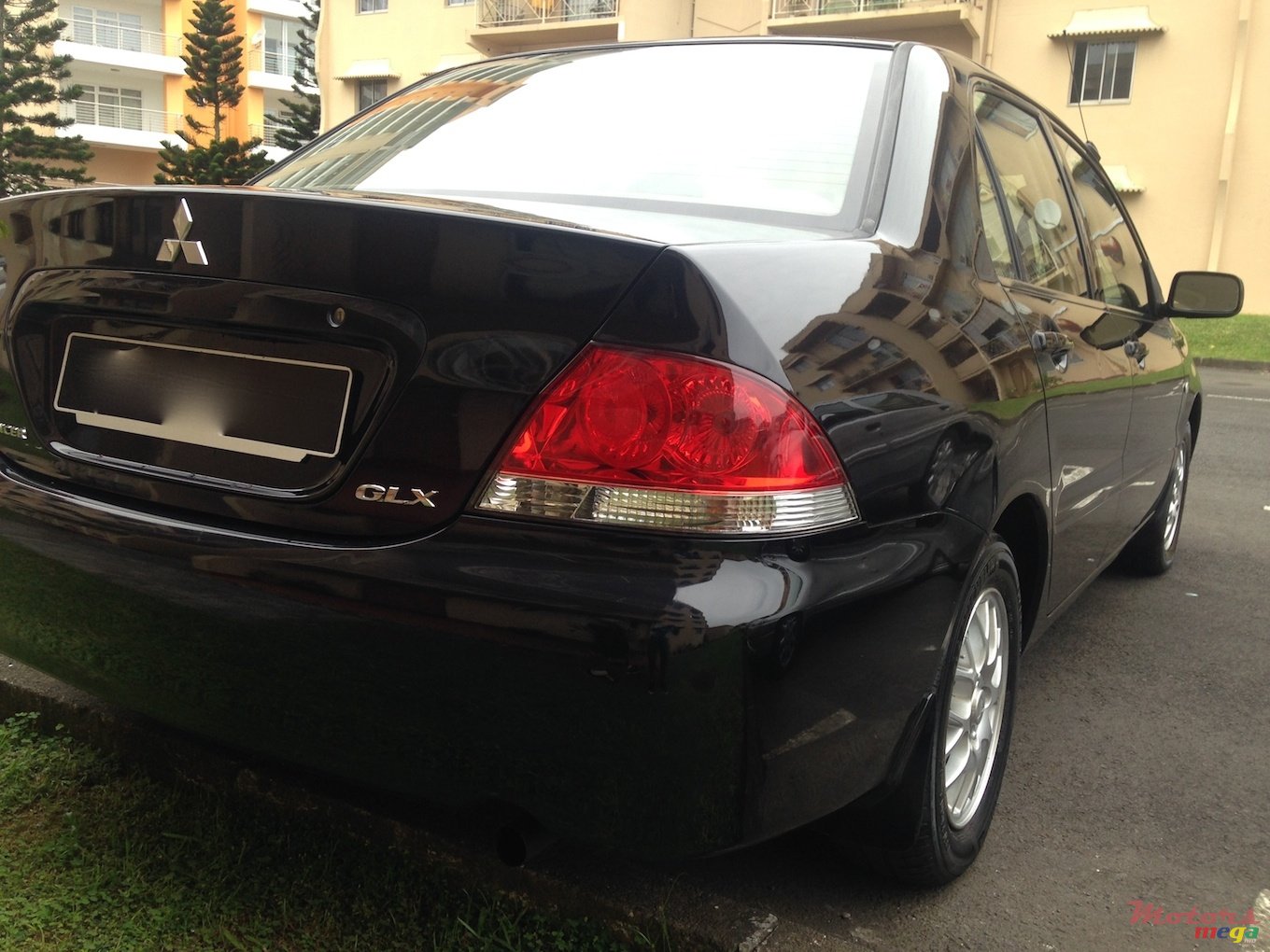 2004' Mitsubishi Lancer GLX photo #4