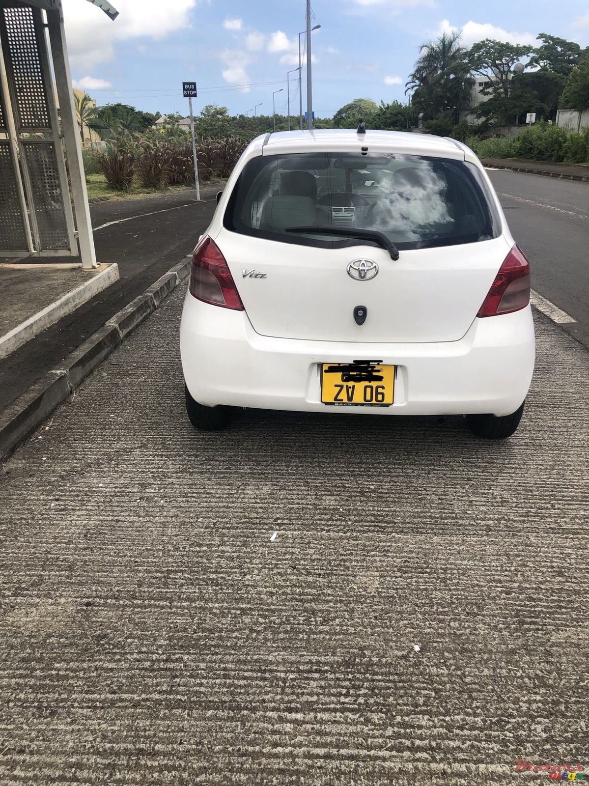 2006' Toyota Vitz photo #2