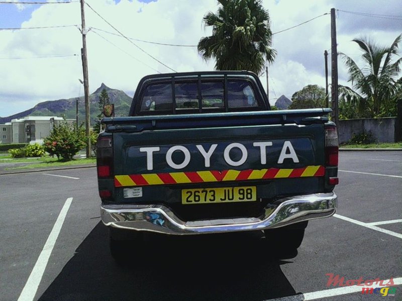 1998' Toyota Hilux 4x4 photo #5