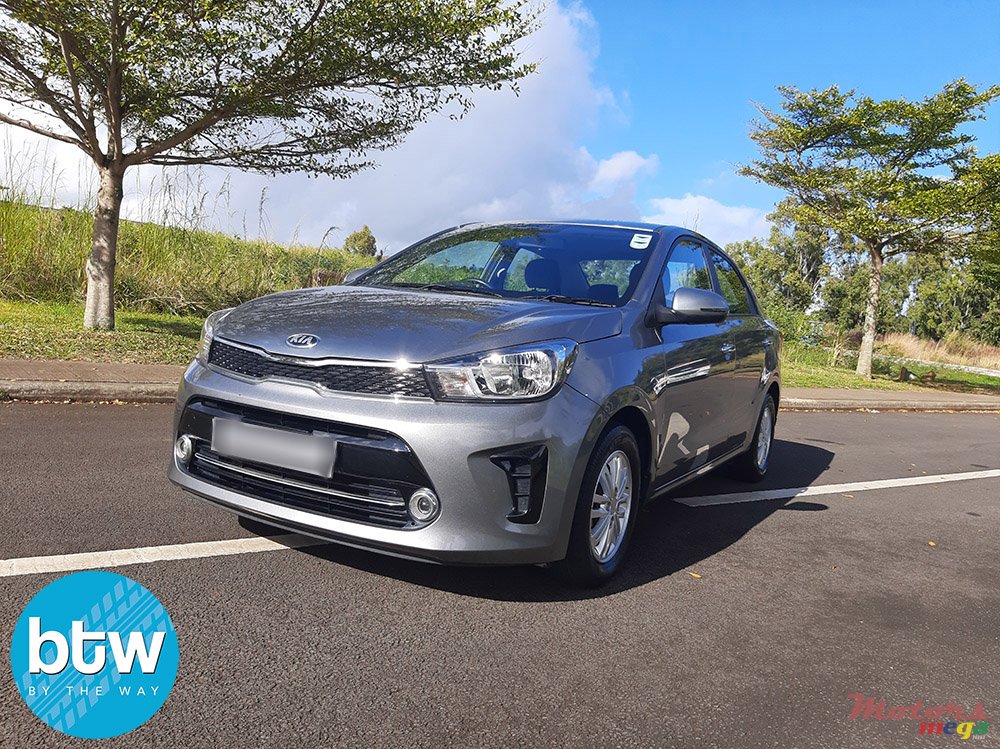 2020' Kia Rio photo #2