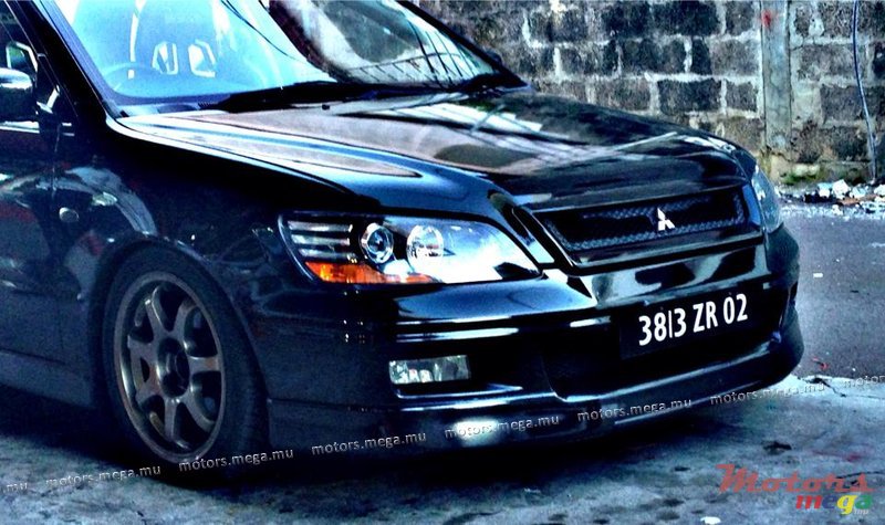 2002' Mitsubishi Lancer photo #1