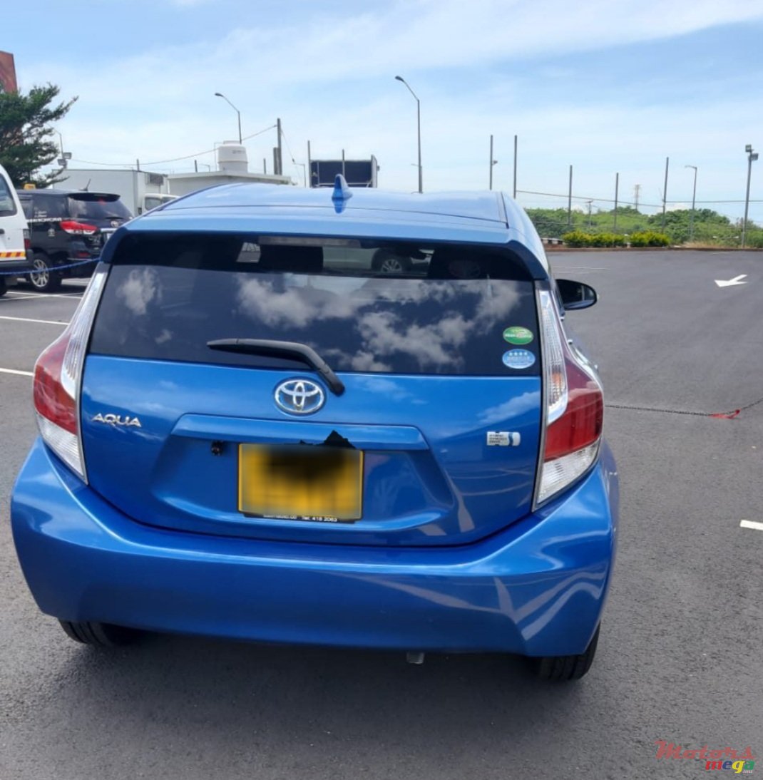 2016' Toyota Aqua photo #2