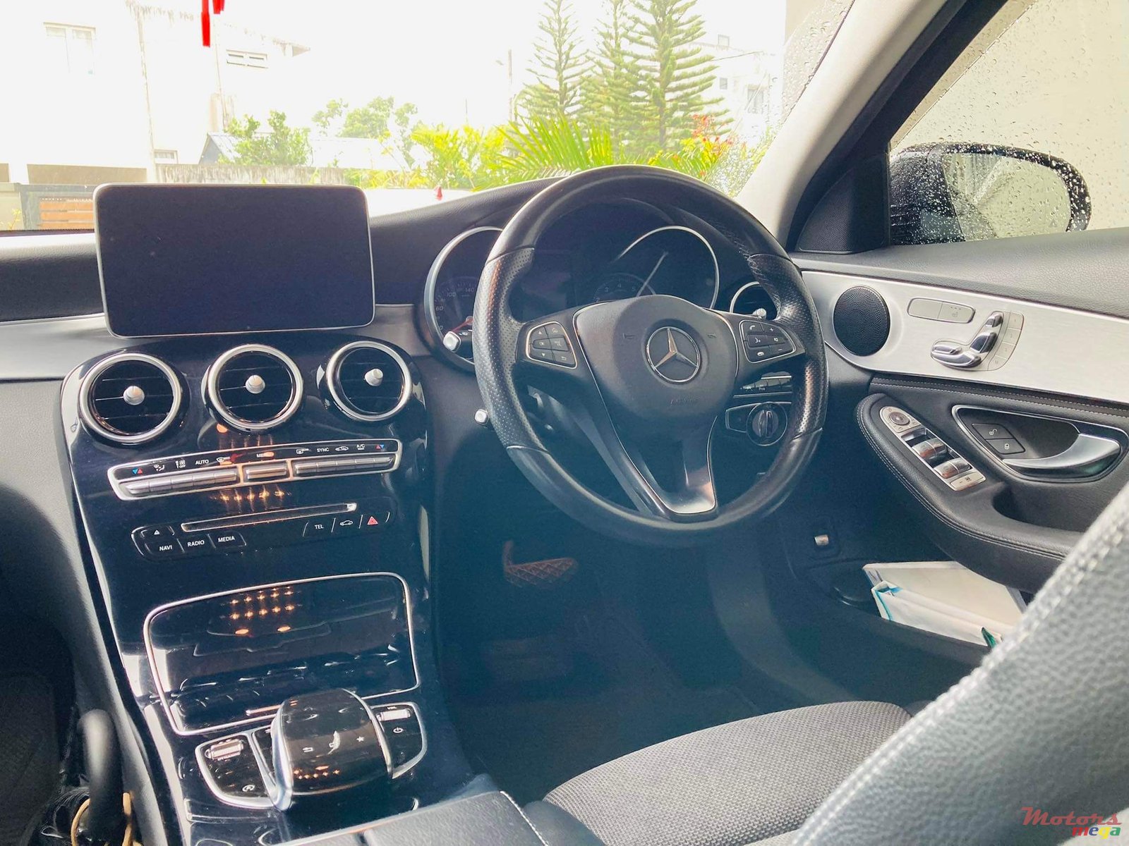 2015' Mercedes-Benz C-Class C180 avant garde photo #6