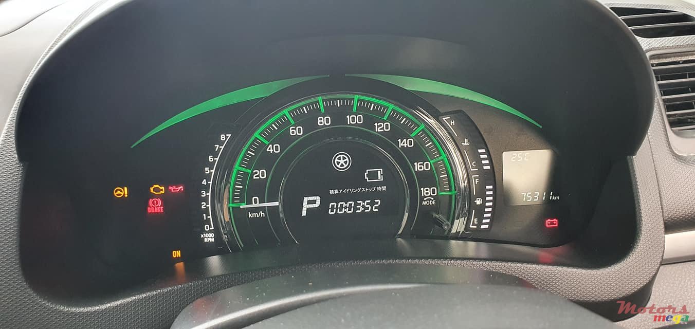 2014' Suzuki Swift photo #1