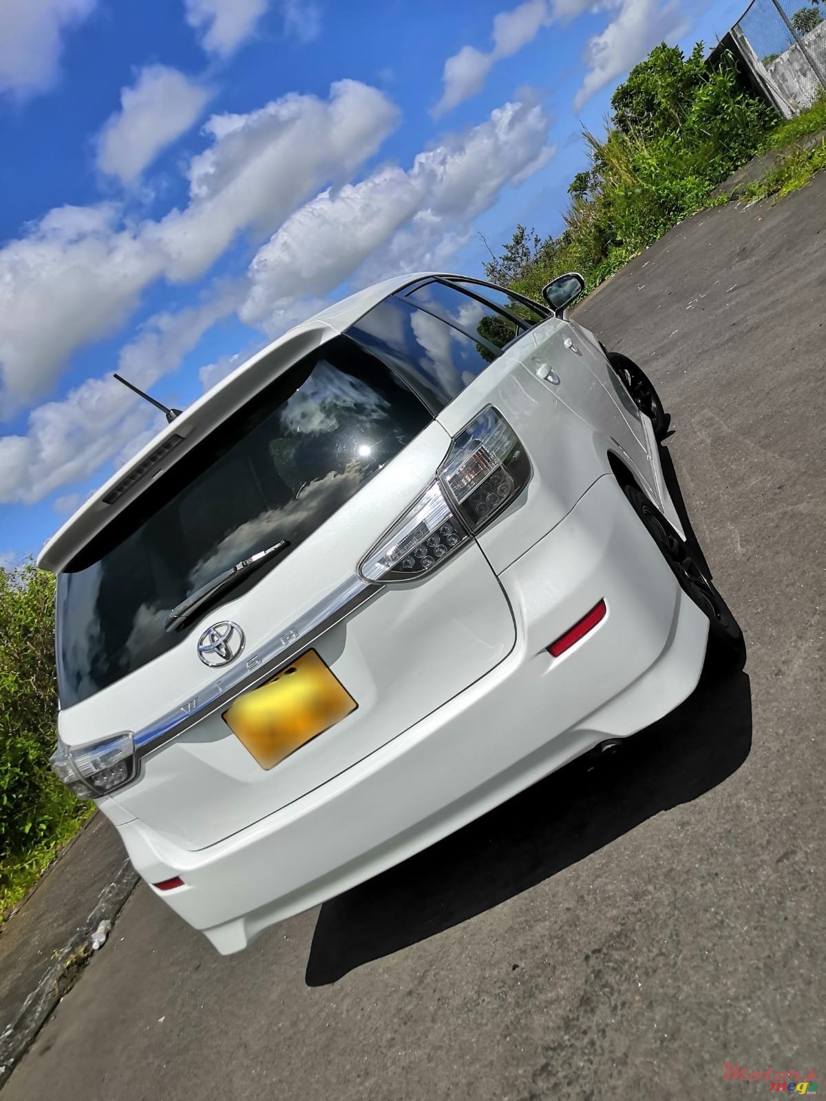 2016' Toyota Wish Japan photo #2