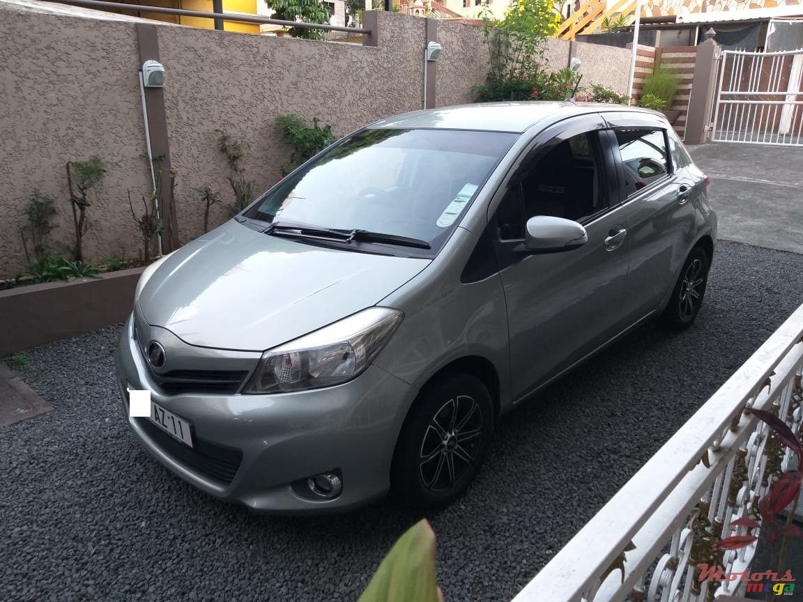 2011' Toyota Vitz photo #3