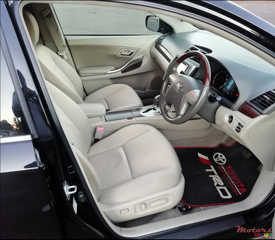 2012' Toyota Premio photo #6