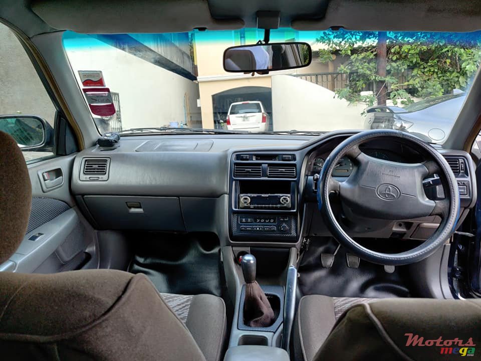 1998' Toyota Premio photo #2