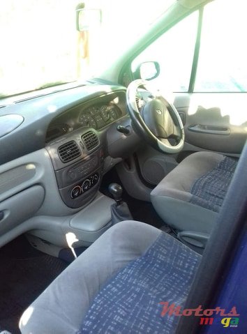2002' Renault Scenic 1.4L ESSENCE photo #3