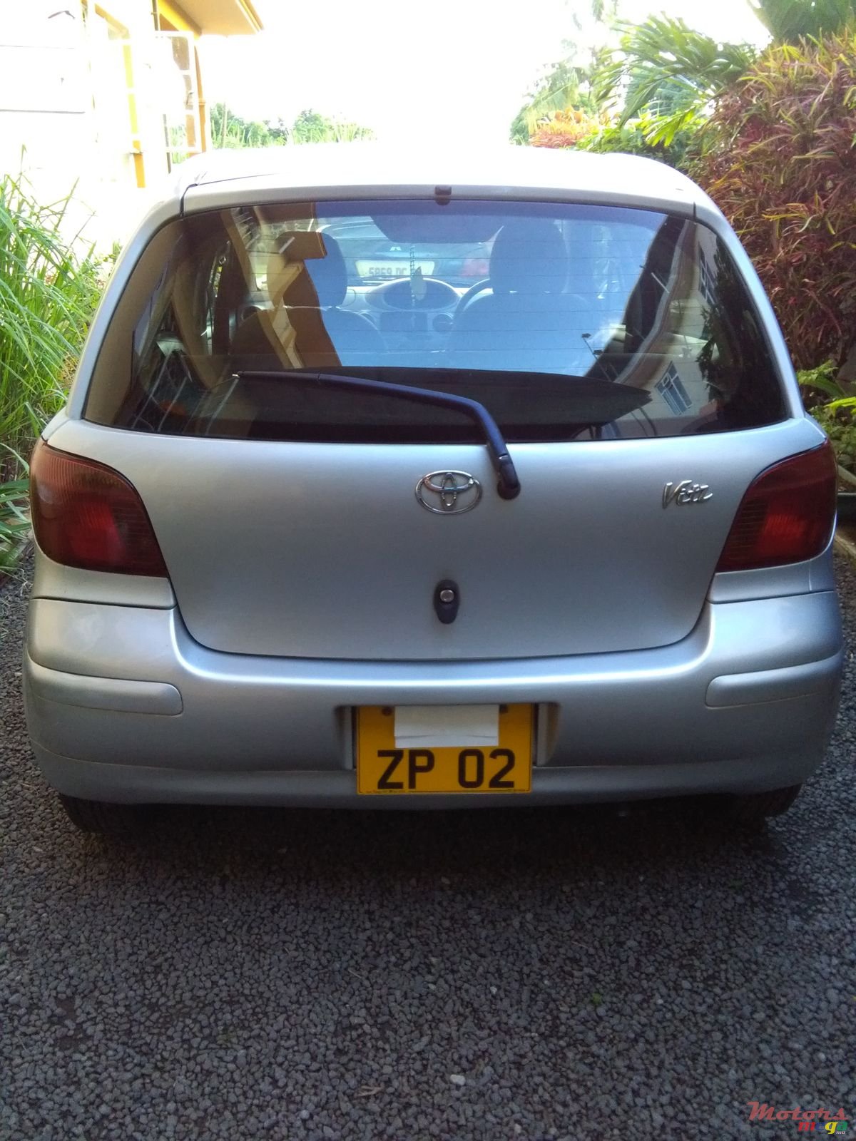 2002' Toyota Vitz photo #2