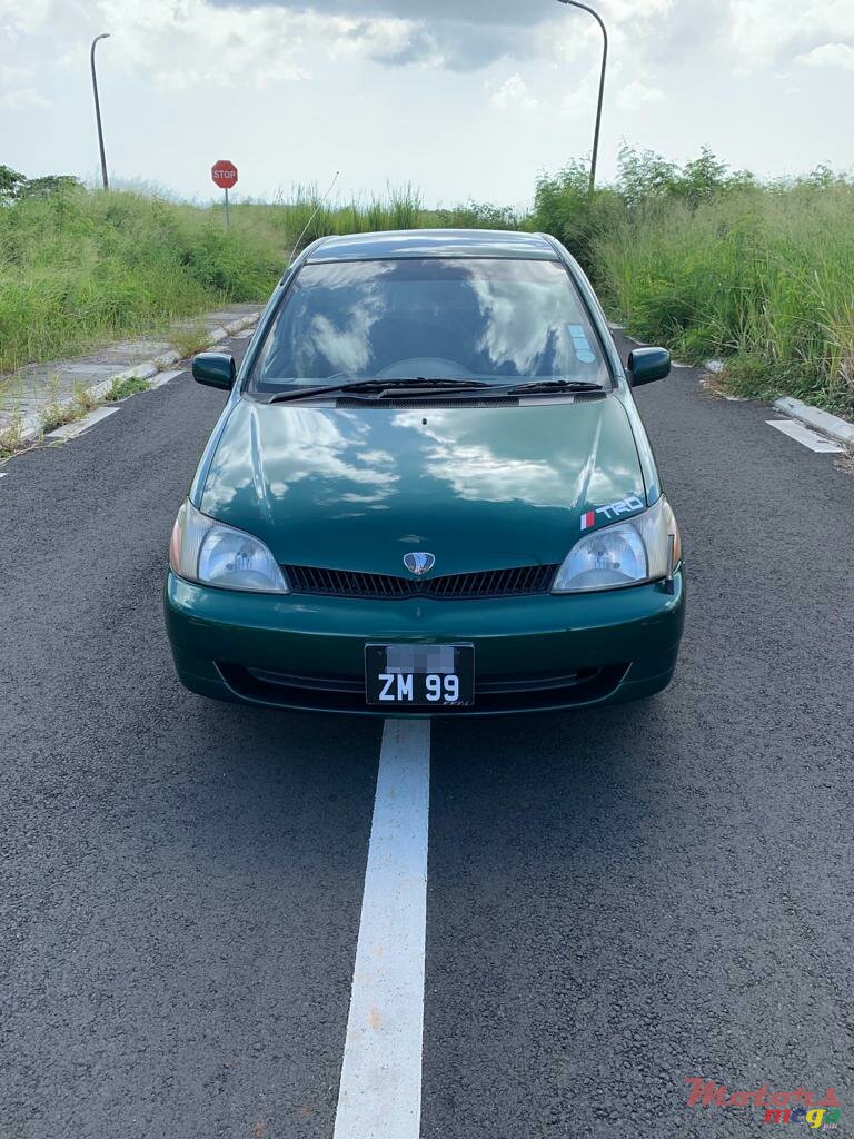 1999' Toyota Platz photo #1