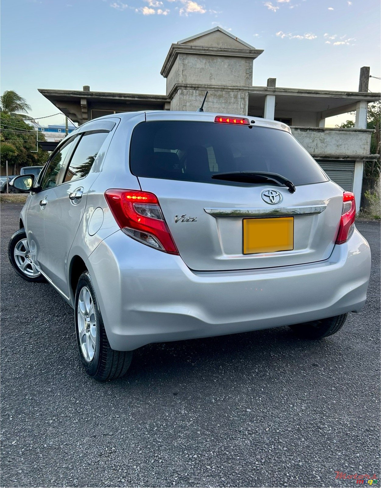 2016' Toyota Vitz photo #2