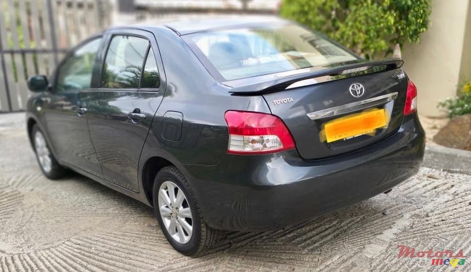 2010' Toyota Yaris photo #3