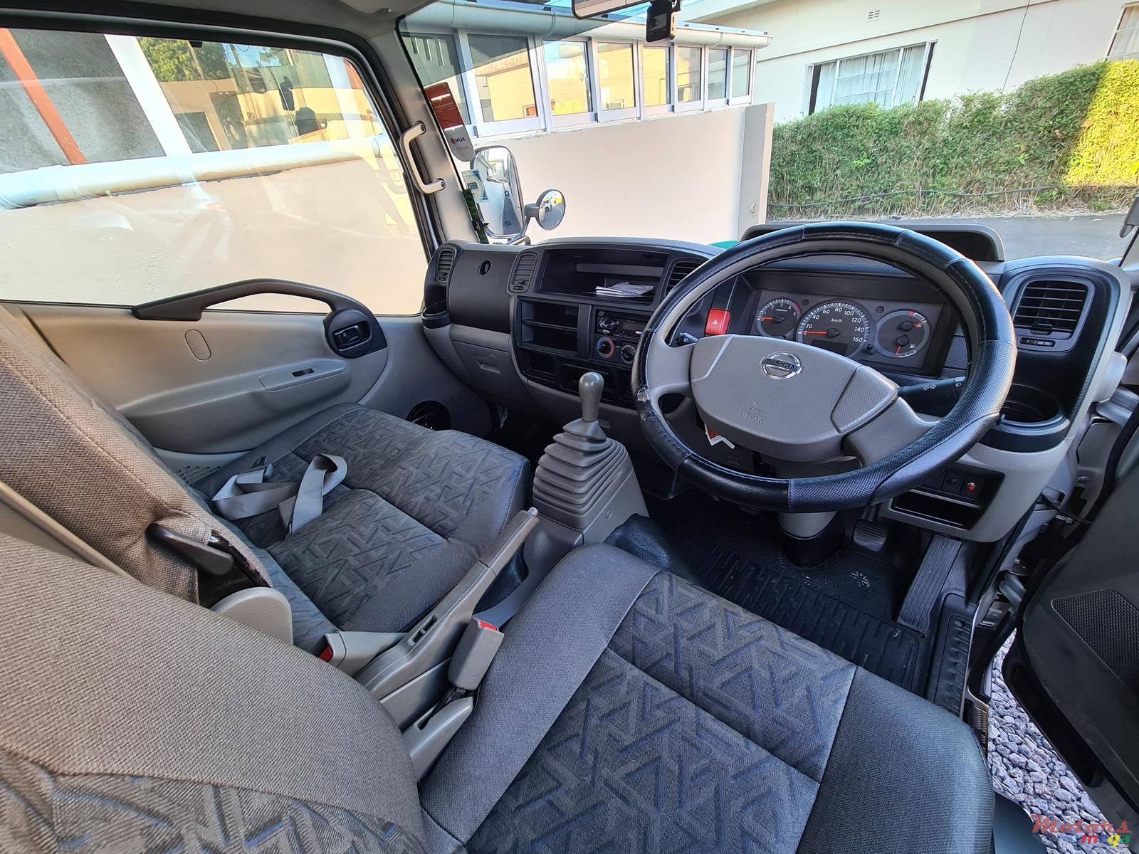 2015' Nissan Cabstar photo #4