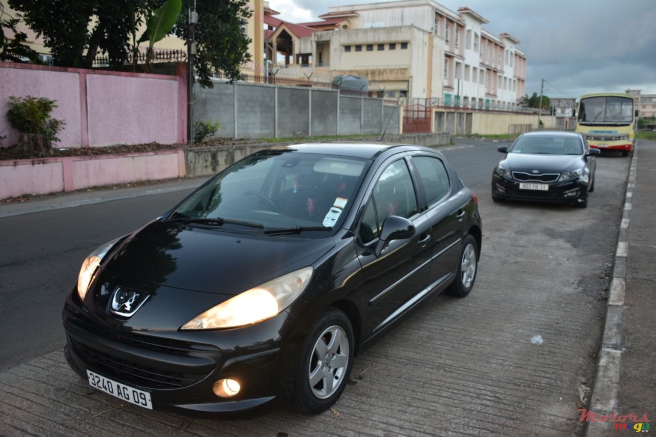 2009' Peugeot 207 photo #5