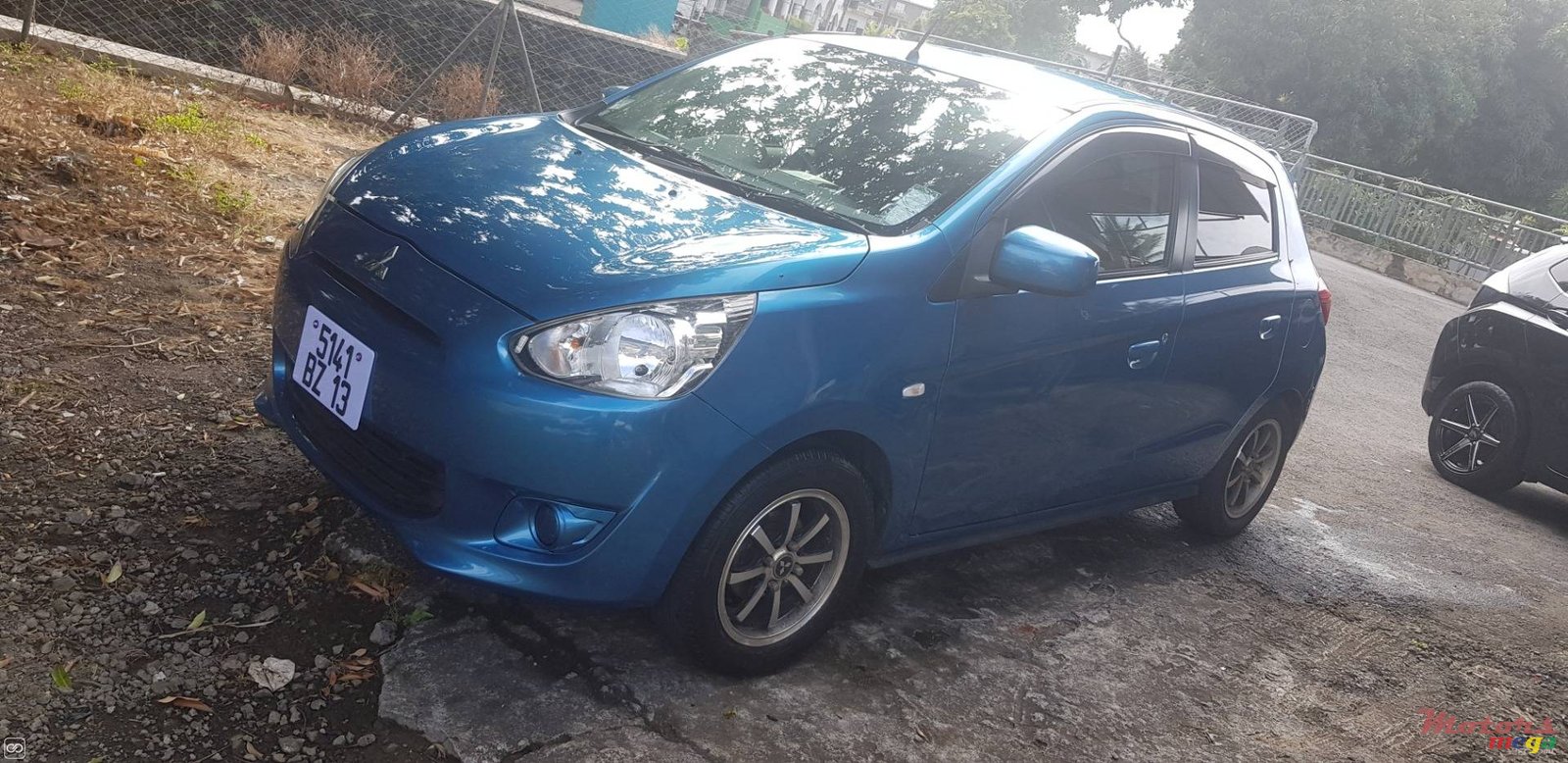 2013' Mitsubishi Mirage photo #1