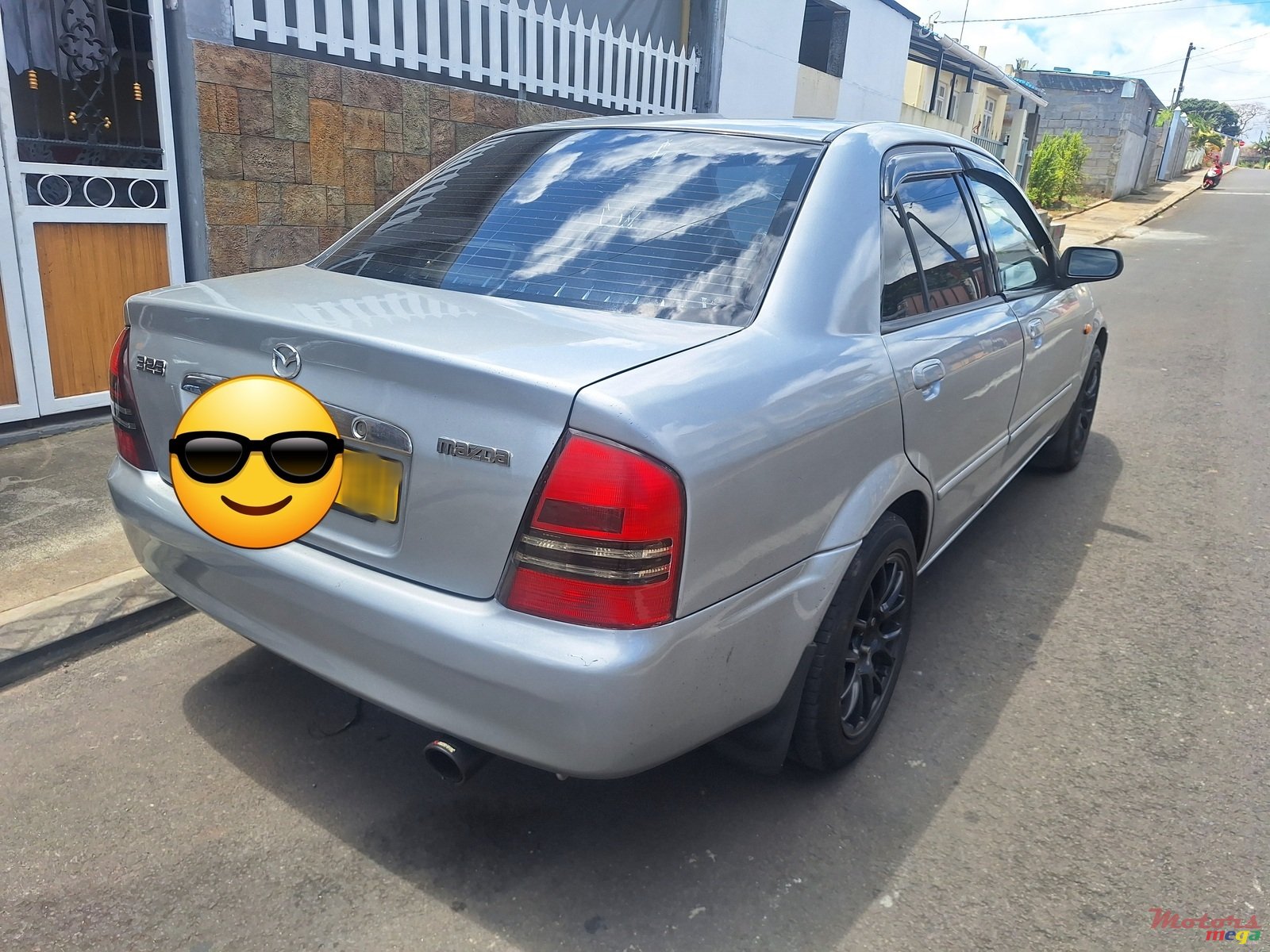 2002' Mazda 323 photo #1