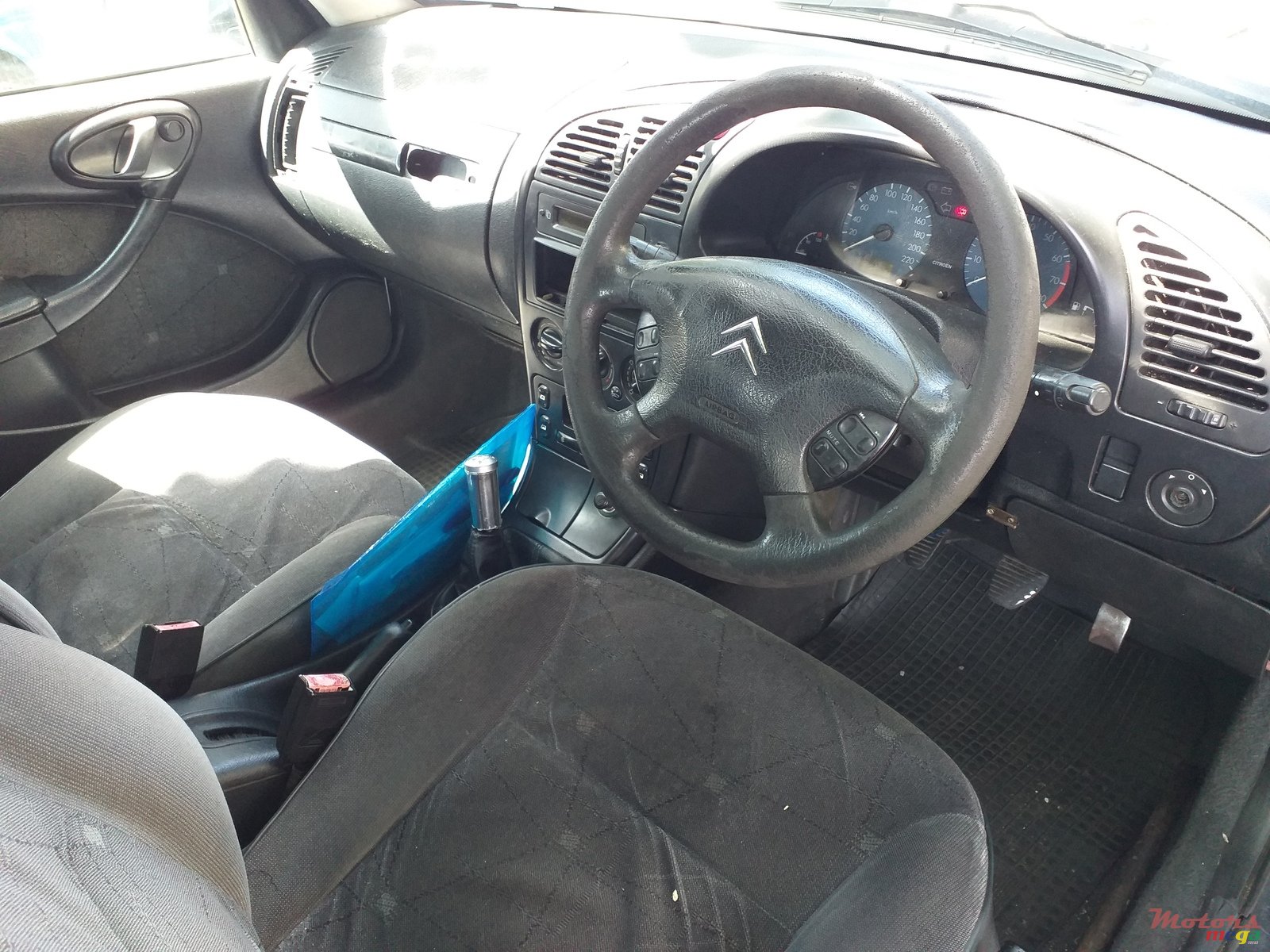 2001' Citroen Xsara Hatchback photo #5