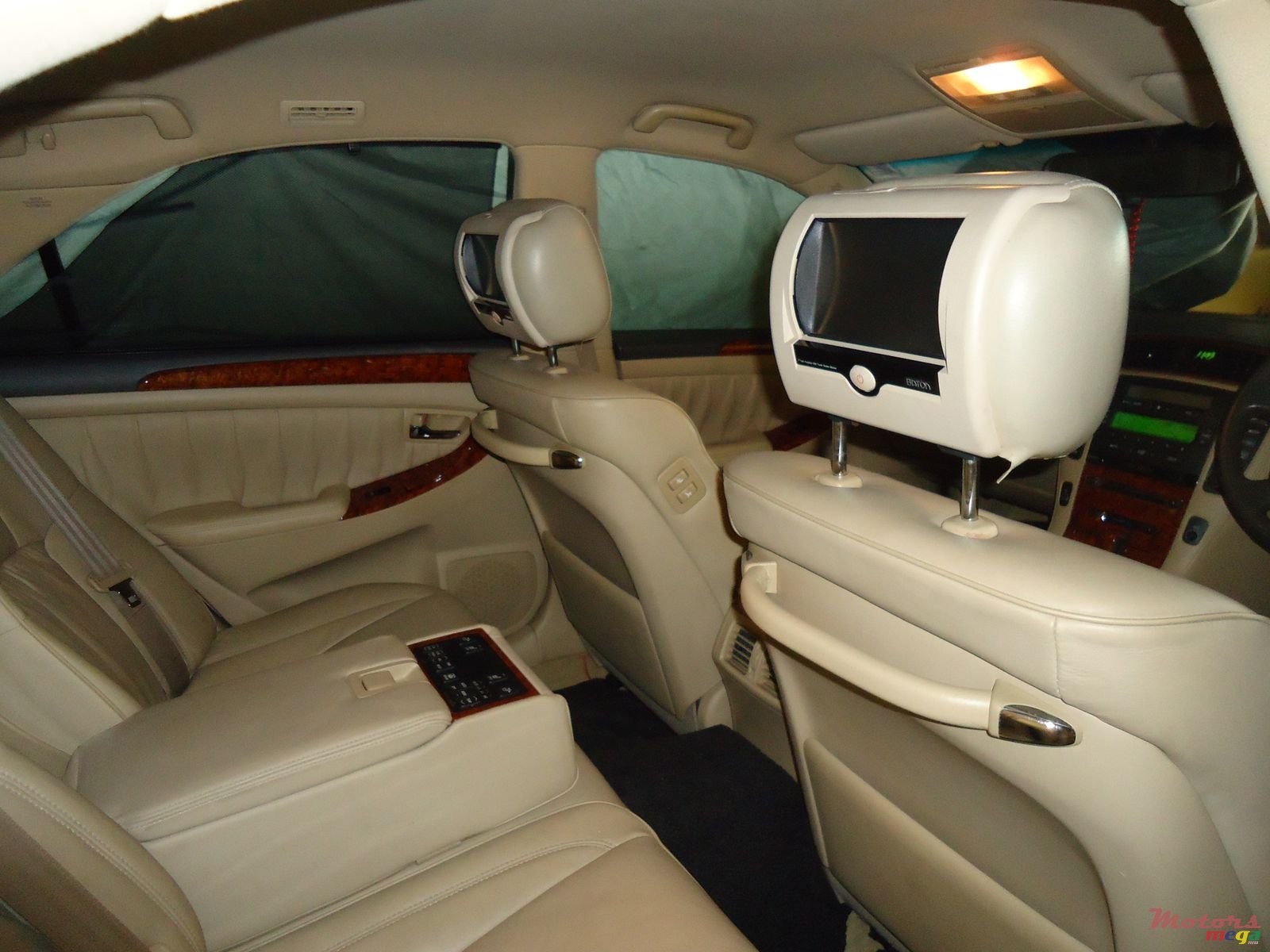 2007' Toyota Crown Athlete photo #4