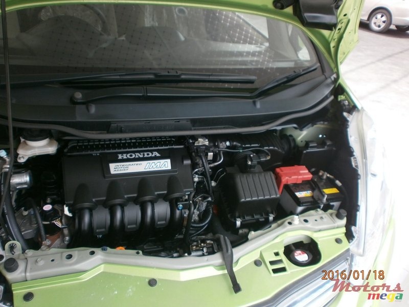 2013' Honda Fit hybrid photo #5