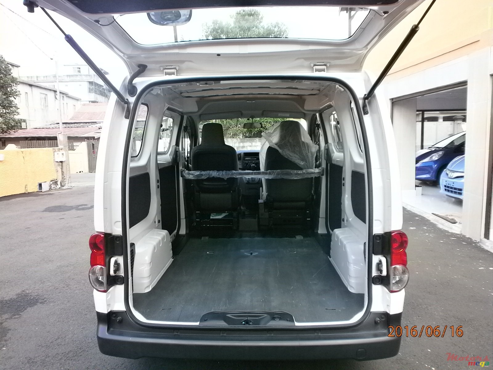 2013' Nissan Vanette cargo NV200 photo #5