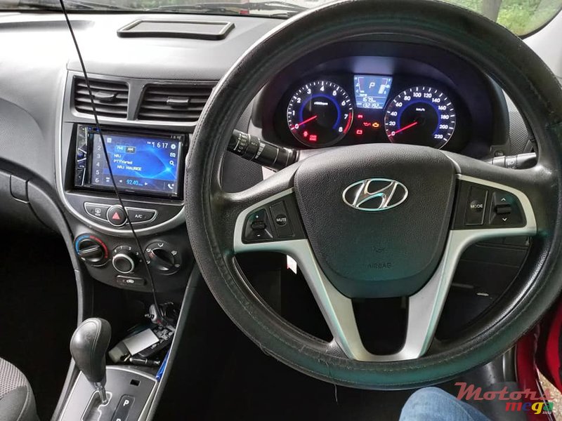 2013' Hyundai Accent photo #4