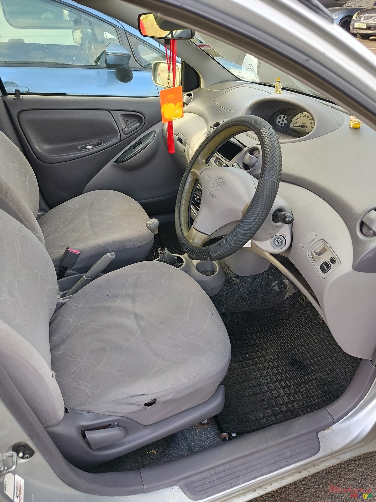 1999' Toyota Platz photo #2