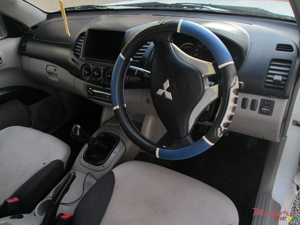 2010' Mitsubishi L 200 Sportero photo #5