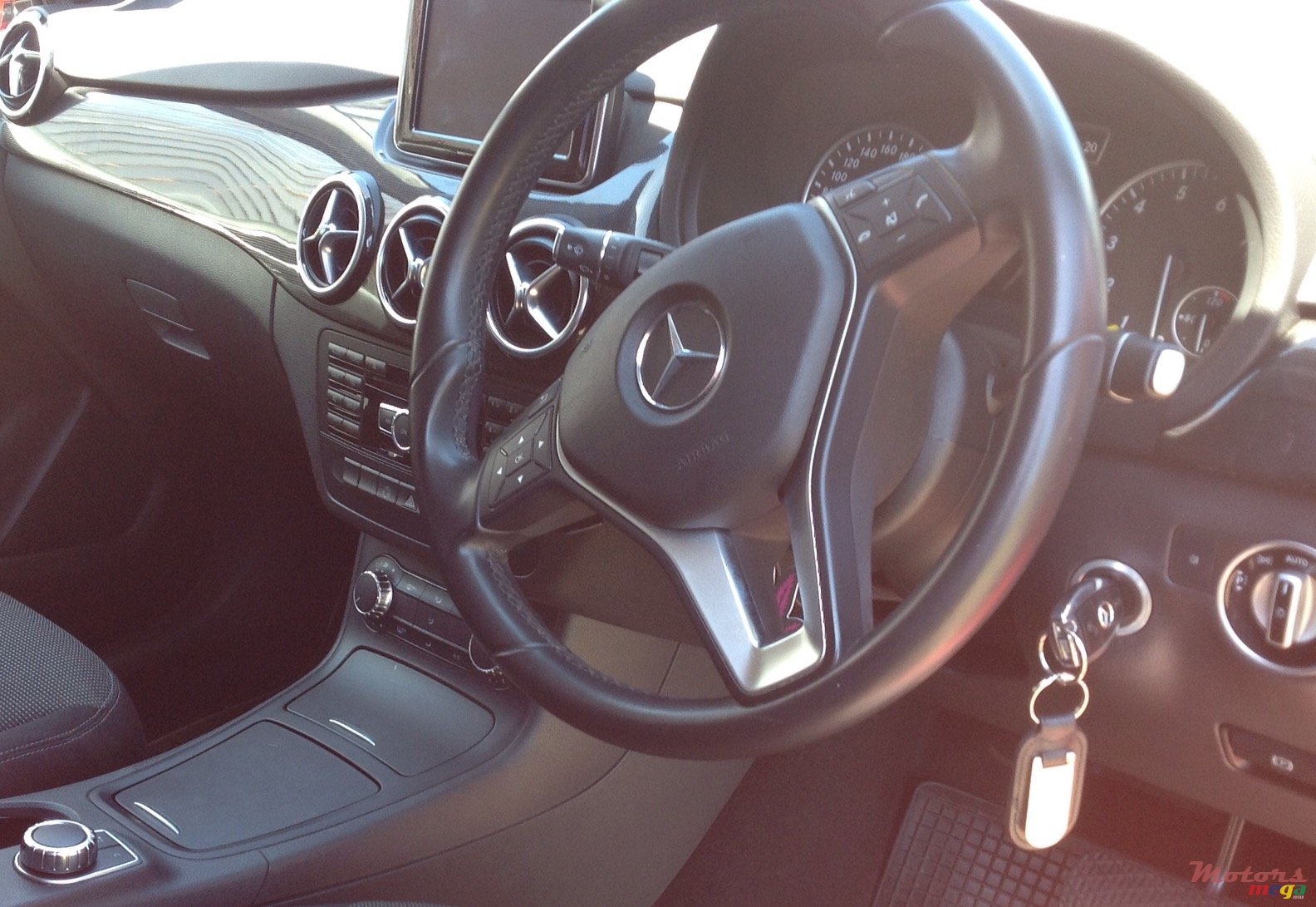 2012' Mercedes-Benz B 180 photo #2