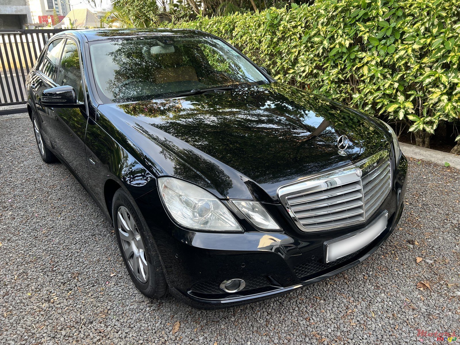 2009' Mercedes-Benz E 250 photo #2