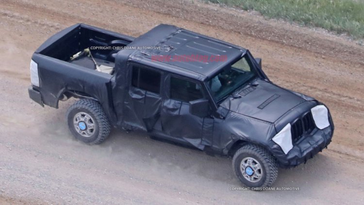 Jeep Wrangler pickup spy shots