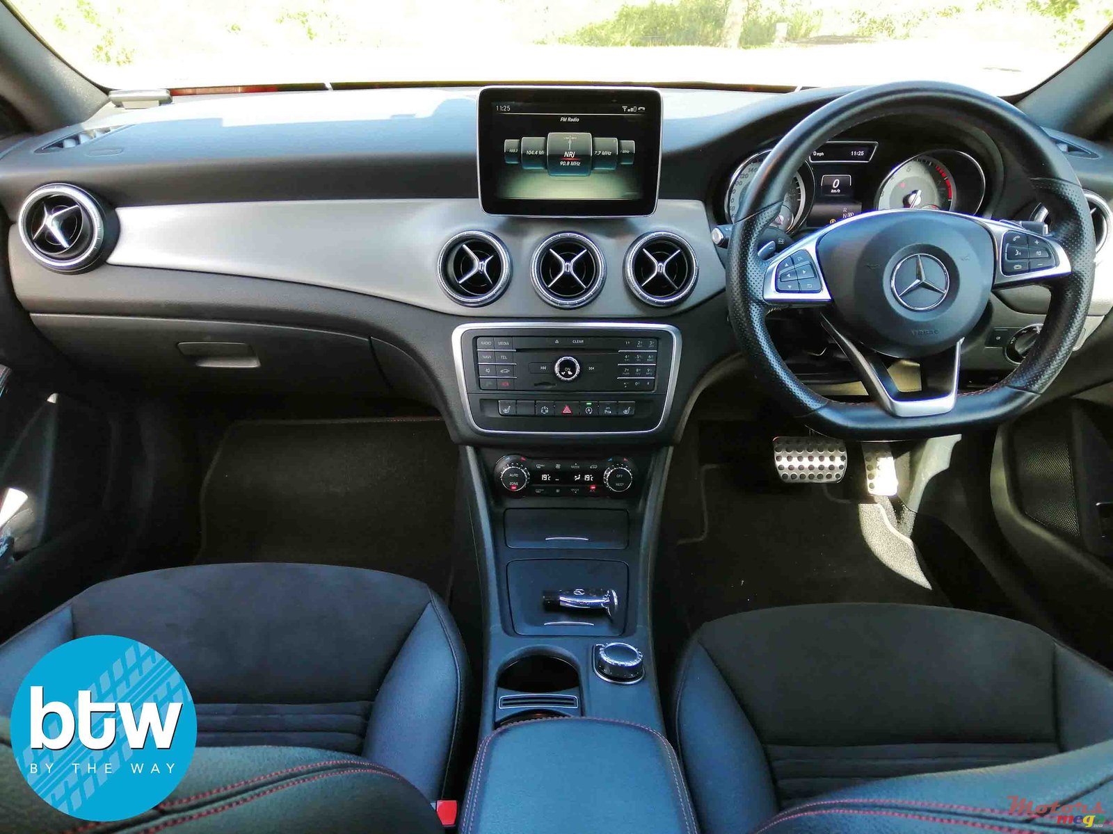 2015' Mercedes-Benz CLA 180 photo #6