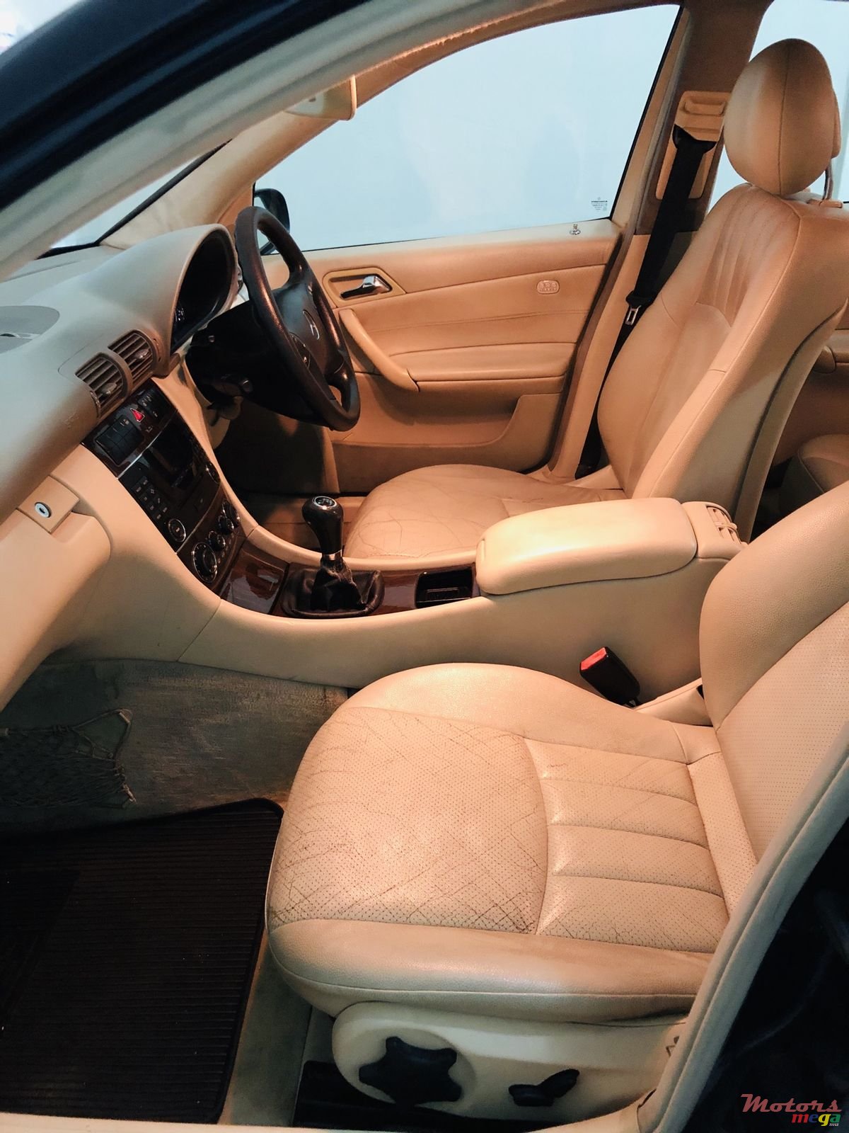 2006' Mercedes-Benz C-Class photo #2