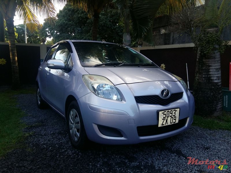 2009' Toyota Vitz photo #1