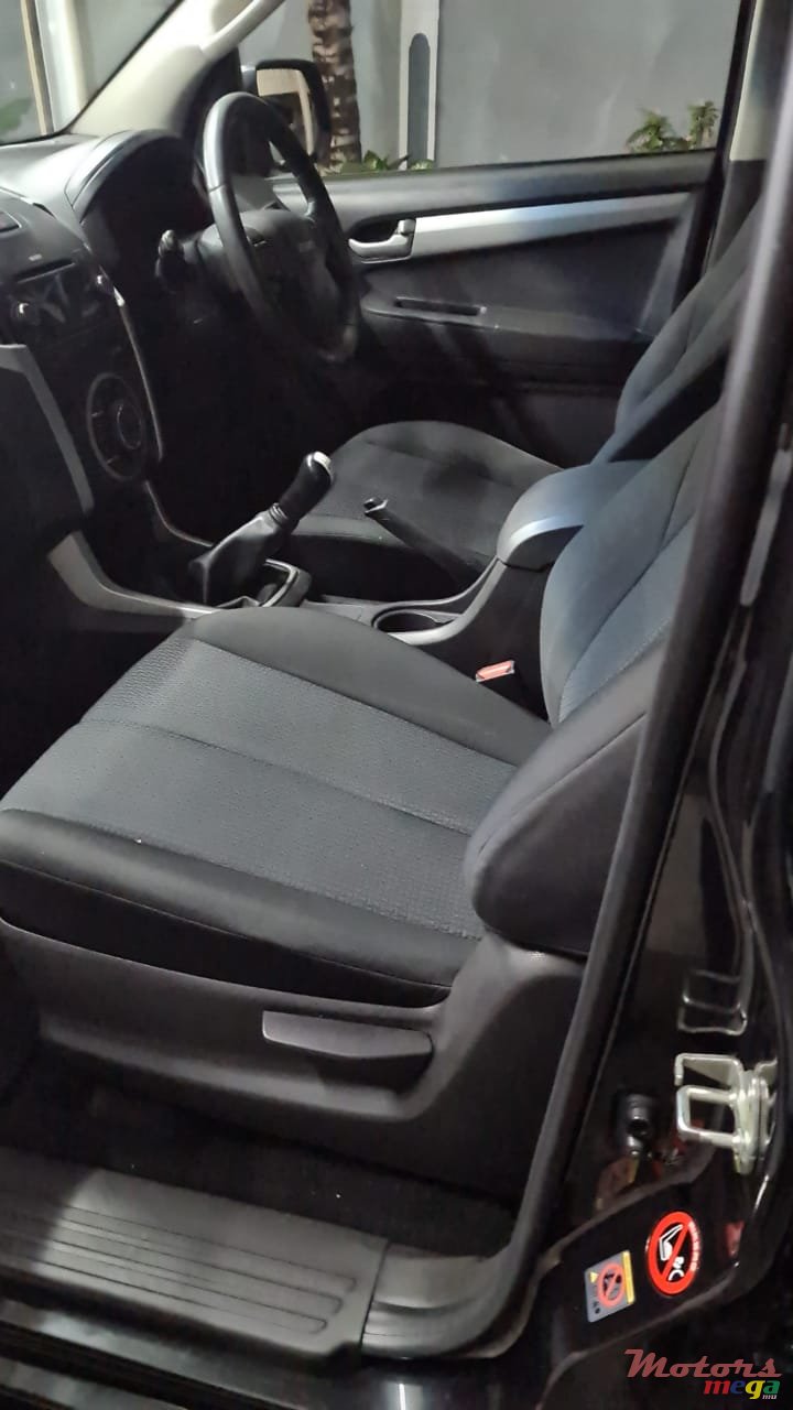 2014' Isuzu KB Series photo #2