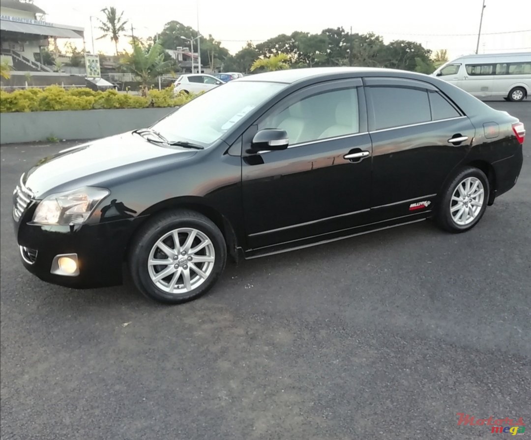 2012' Toyota Premio photo #2
