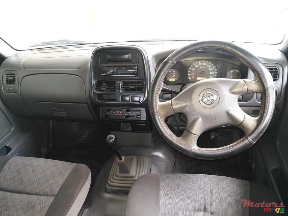 2008' Nissan Navara photo #7