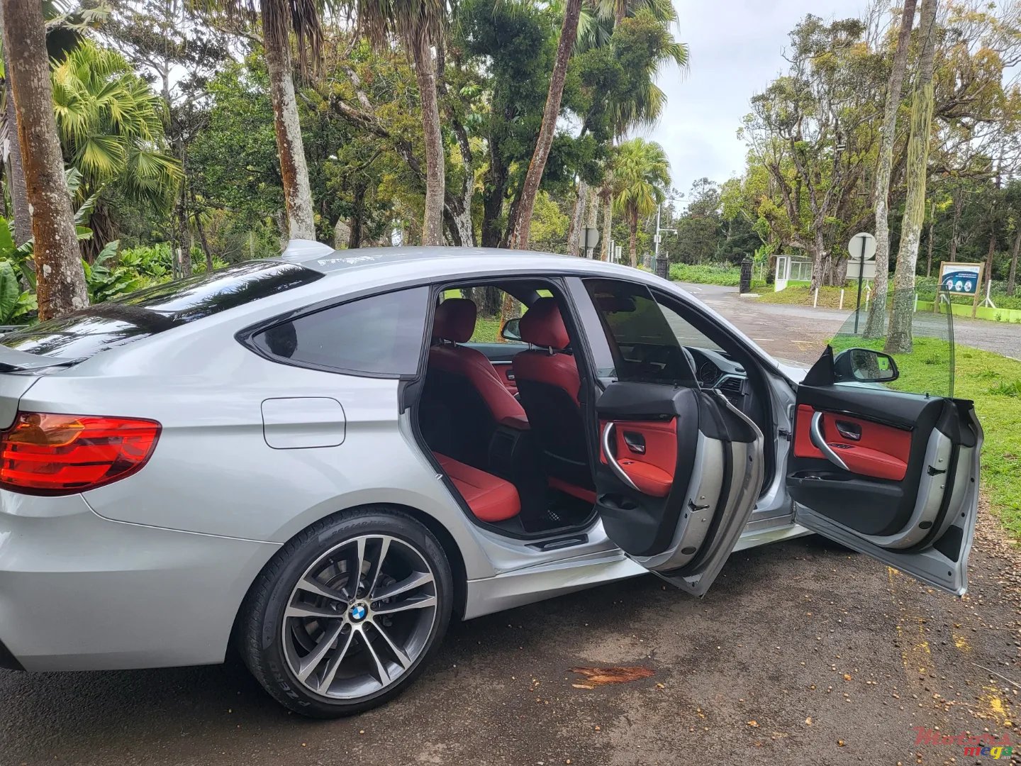 2014' BMW 3 Series GT photo #3